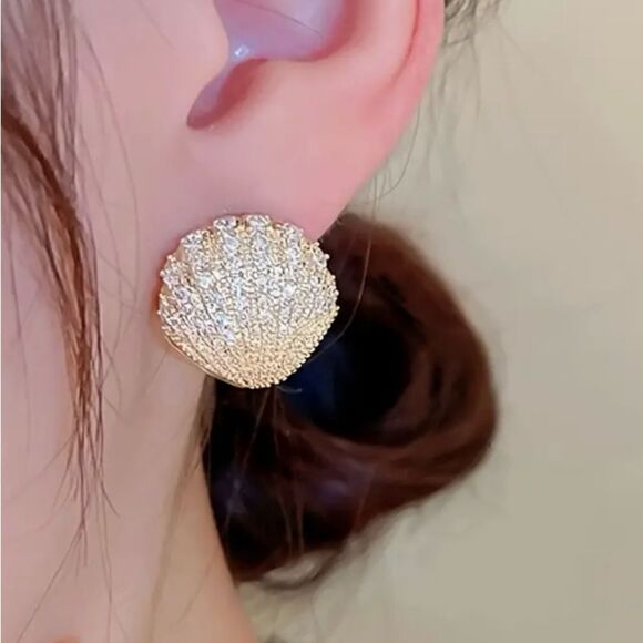 💛 Stunning & New Swarovski crystal embellished gold tone seashell earrings 💛 - Picture 3 of 6